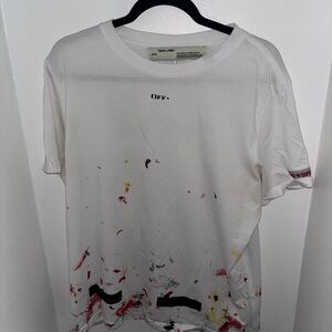 Off-White Men’s White Tee